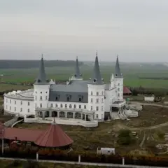 Zamek w Katarzyninie: tajemnice budowy i niezwykła architektura