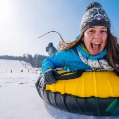 Gdzie na sanki w Świętokrzyskim? Odkryj najlepsze miejsca na zimę