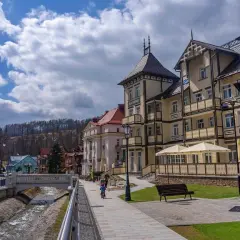 Krynica-Zdrój dla aktywnych: Przewodnik po trasach turystycznych