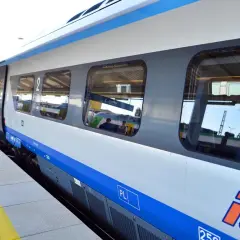 PKP do Polanicy-Zdrój: Jak dojechać na narty pociągiem w 2025?