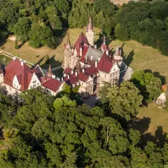 Zamek w Mosznej: odkryj magiczne podobieństwo do Hogwartu