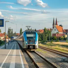 Jak dojechać do Żar pociągiem? Aktualne połączenia i rozkłady PKP