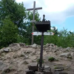 Jakie czynniki zewnętrzne ukształtowały góry świętokrzyskie i ich tajemnice?