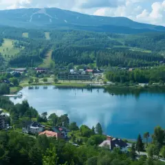 Międzybrodzie Żywieckie: 10 powodów, by odwiedzić ten kurort