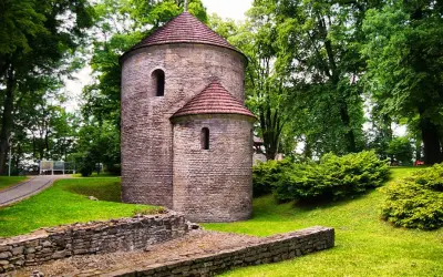 Zamki w stylu romańskim w Polsce: historia i niezwykłe cechy