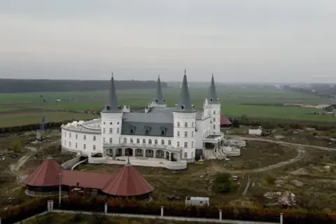 Zamek w Katarzyninie: tajemnice budowy i niezwykła architektura