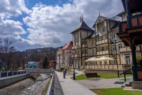 Krynica-Zdrój dla aktywnych: Przewodnik po trasach turystycznych