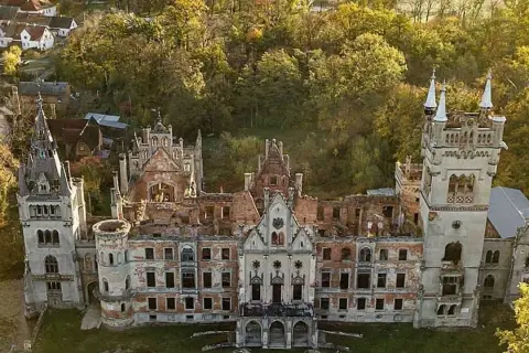 Zamek w Kopicach dawniej: tajemnice i historia, które zaskakują