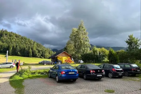 Parking w Kuźnicach: Gdzie zostawić auto przed tatrzańską wyprawą?