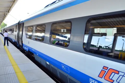 PKP do Polanicy-Zdrój: Jak dojechać na narty pociągiem w 2025?