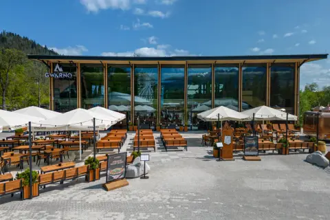 Restauracje na Gubałówce: Gdzie zjeść z najlepszym widokiem?