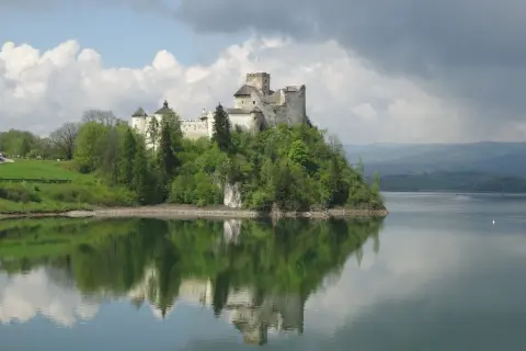 Nocleg w zamku w Niedzicy - odkryj wyjątkowe miejsca na wypoczynek
