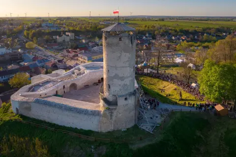 Zamek w Iłży: Tajemnice gotycko-renesansowej warowni w Polsce
