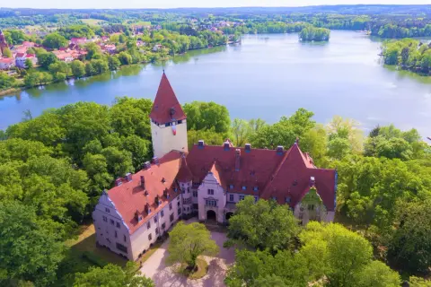Zamek Książąt Lubomirskich w Lubniewicach - historia i tajemnice