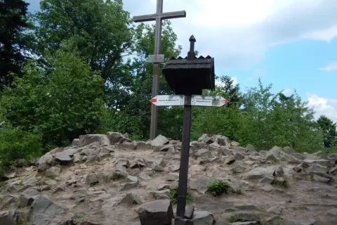 Jakie czynniki zewnętrzne ukształtowały góry świętokrzyskie i ich tajemnice?