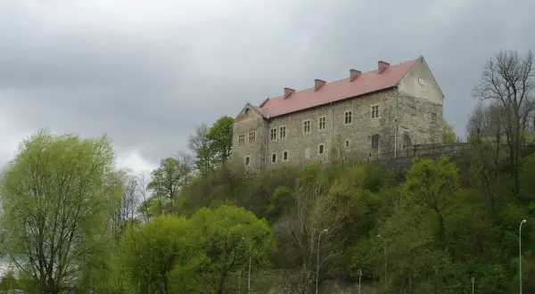 Zamek królewski w Sanoku: odkryj jego fascynującą historię i tajemnice