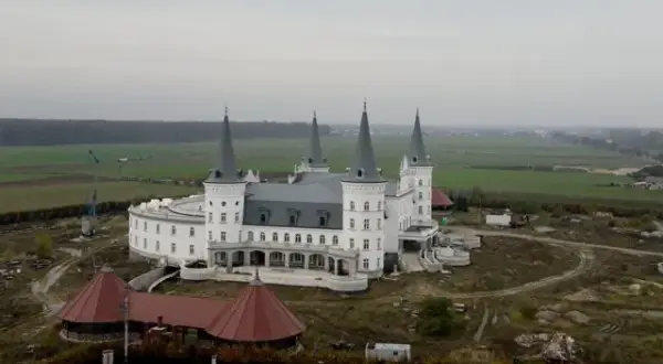 Zamek w Katarzyninie: tajemnice budowy i niezwykła architektura