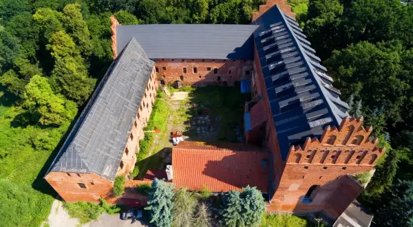 Zamek w Barcianach: tajemnice krzyżackiej historii i architektury