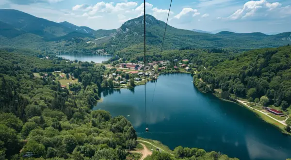 Góra Żar: Wszystko o kolejce PKL dla planujących wizytę w 2025!