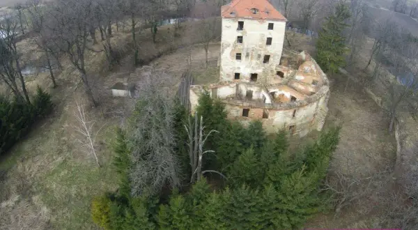 Zamek rycerski w Ciepłowodach: tajemnice i historia, które zaskakują