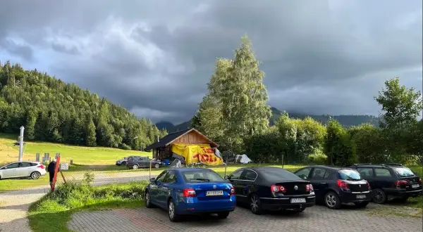 Parking w Kuźnicach: Gdzie zostawić auto przed tatrzańską wyprawą?