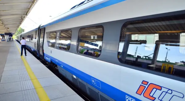 PKP do Polanicy-Zdrój: Jak dojechać na narty pociągiem w 2025?