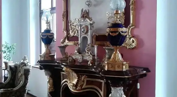 Kto jest obecnym właścicielem zamku w Pieszycach po Hajduku?