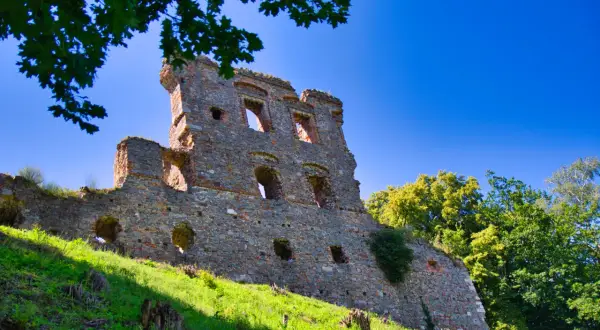 Zamek w Międzygórzu: Tajemnice ruin i ich niezwykła historia