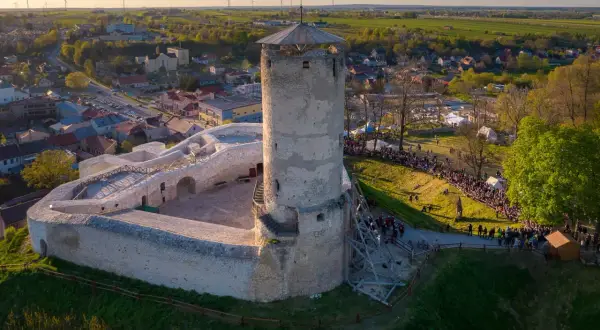 Zamek w Iłży: Tajemnice gotycko-renesansowej warowni w Polsce