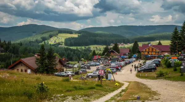 Góra Żar: Gdzie zaparkować, by uniknąć stresu przed wycieczką?