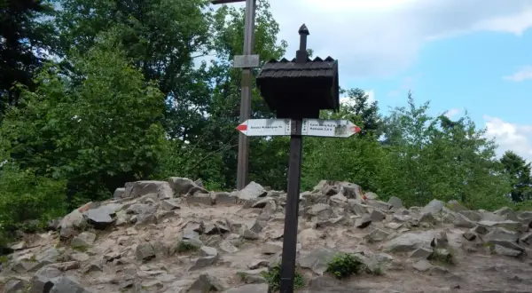 Jakie czynniki zewnętrzne ukształtowały góry świętokrzyskie i ich tajemnice?