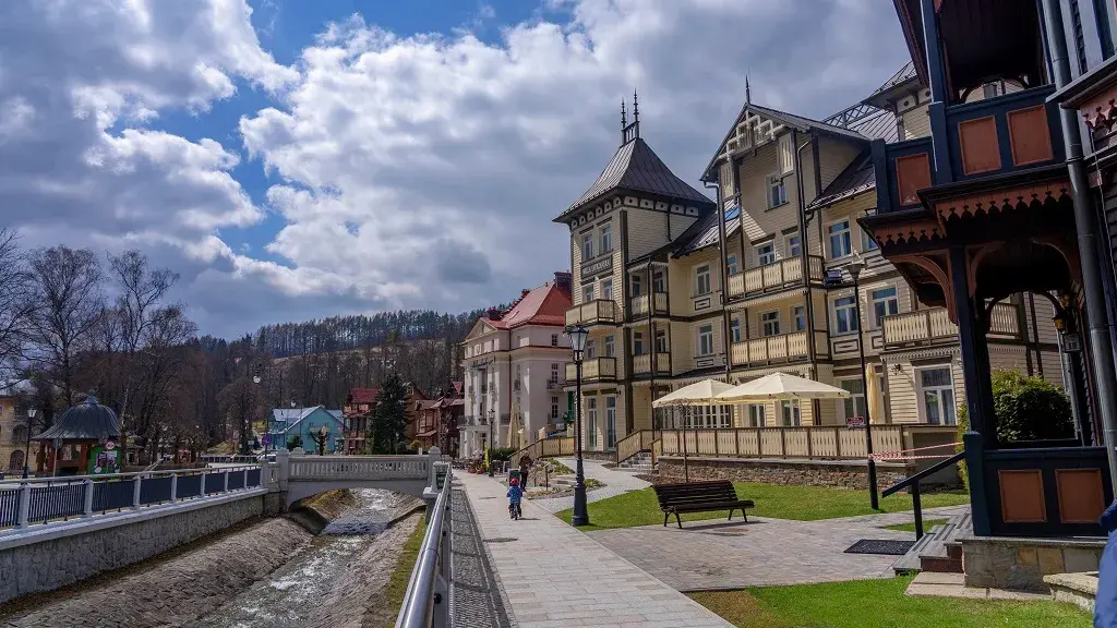 Krynica-Zdrój dla aktywnych: Przewodnik po trasach turystycznych