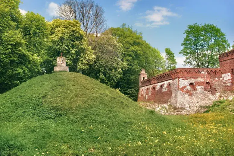 Zdjęcie Zamek w Pilicy: Fascynująca historia i tajemnice do odkrycia