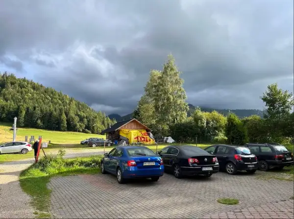 Parking w Kuźnicach: Gdzie zostawić auto przed tatrzańską wyprawą?